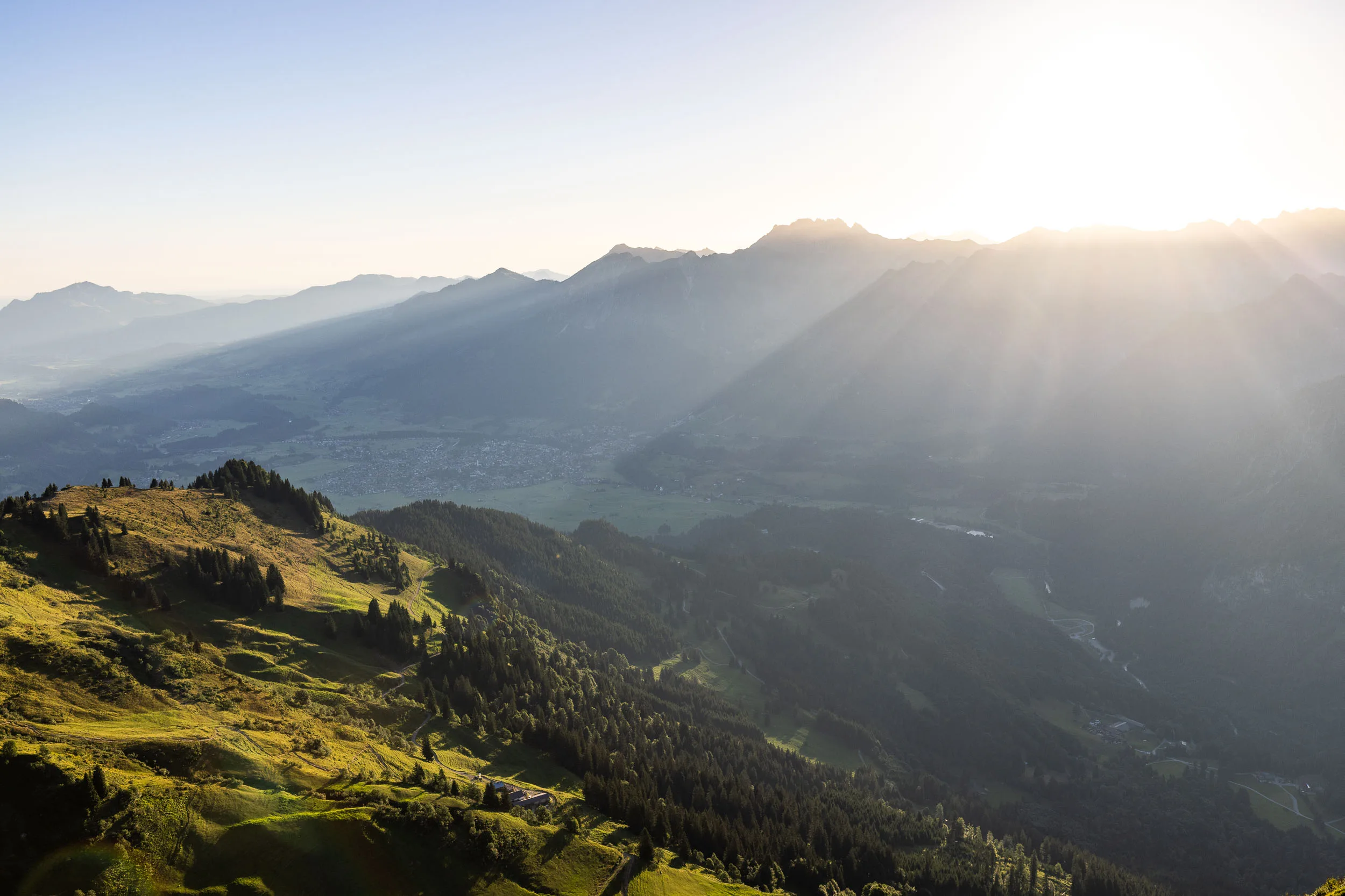 Sonnenaufgang in den Bergen am Fellhorn/Söllereck bei Oberstdorf.