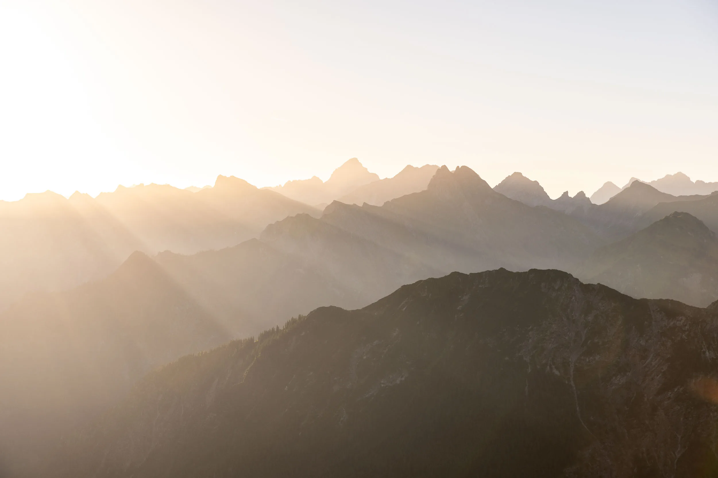 Sonnenaufgang in den Bergen am Fellhorn/Söllereck bei Oberstdorf.