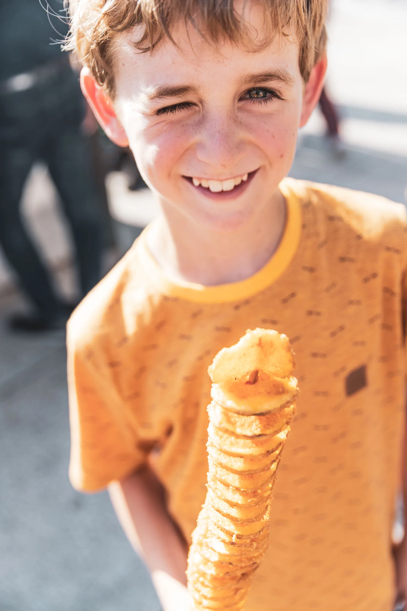 Kind auf dem Street Food Markt in Kempten.