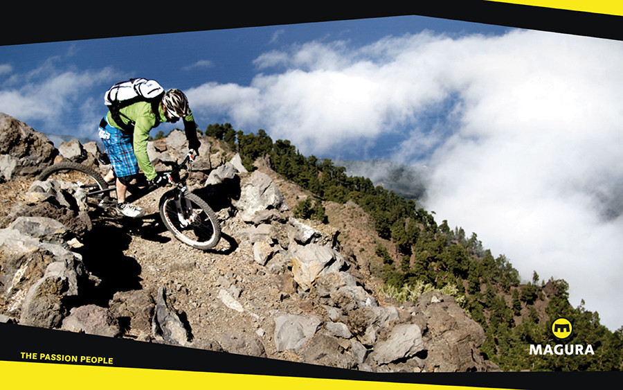 Magura Kampagnenlayout mit Mountainbiker auf einem steilen, felsigen Trail