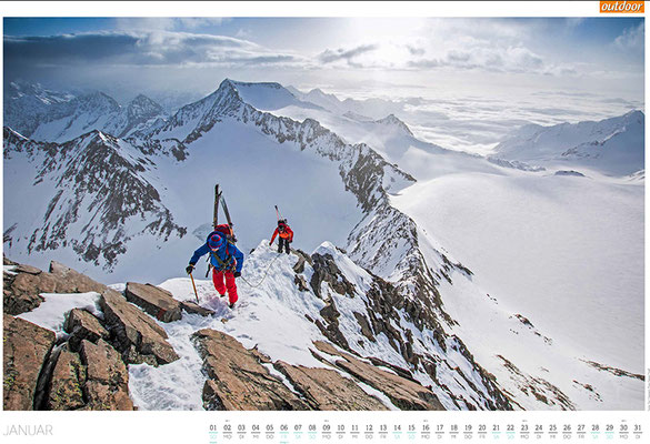 OUTDOOR Kalenderseite Januar mit Bergsteigern auf einem verschneiten Hochgebirgsgrat